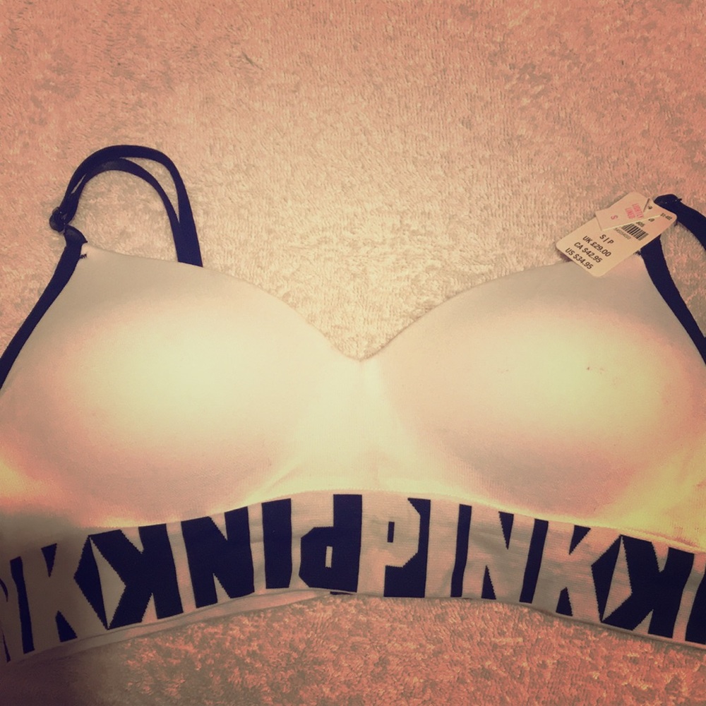 Pink bra ❤️black and white ❤️im open to offer😊🛍